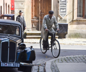 Nazistowskie symbole na starówce w Toruniu. Kręcą tam nowy film