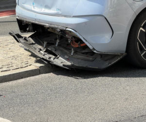 Radiowóz wjechał w elektryka. Niecodzienna kraksa w centrum Warszawy