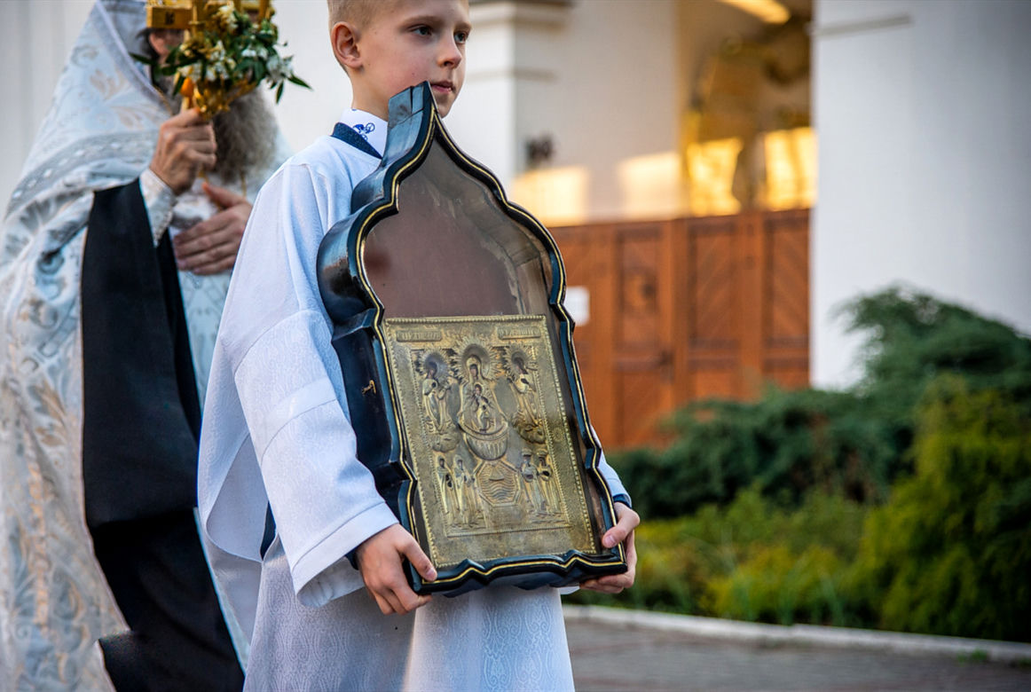 Ikona "Życiodajne Źródło" pokryła się mirrem