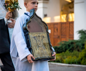 Ikona Życiodajne Źródło pokryła się mirrem