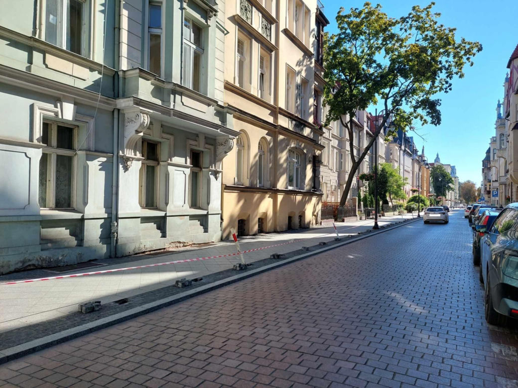 Bydgoszczanie marzą o roślinach wzdłuż ulicy, a drogowcy chcieli tam słupków. Jest reakcja na protest