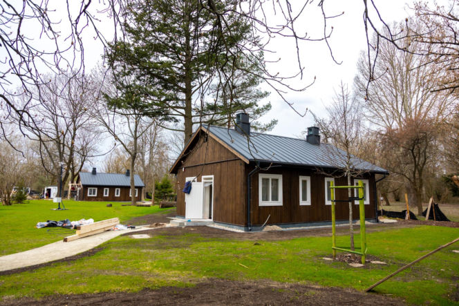 Domki fińskie na Polu Mokotowskim w Warszawie