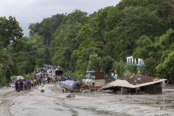 Katastrofa w Nepalu. Setki osób zaginęły, wśród nich zagraniczni turyści