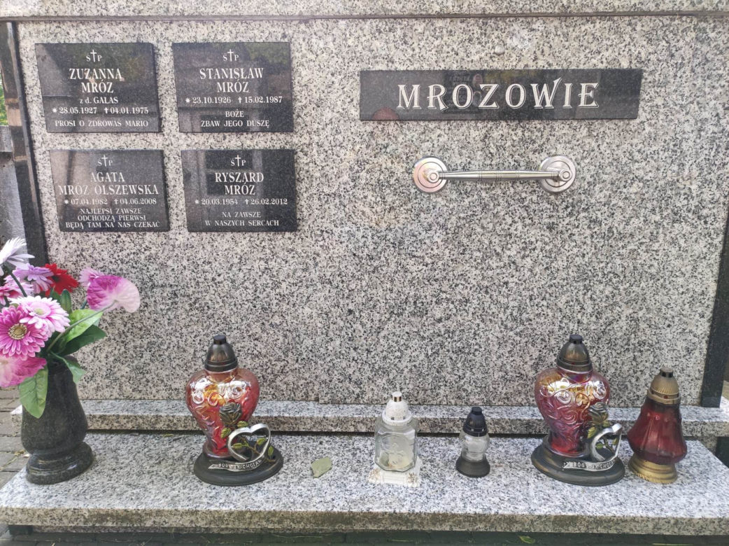Agata Mróz spoczywa obok ukochanego Taty, ten napis wzrusza do łez. Tak teraz wygląda jej grób 