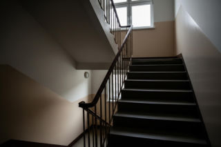 Dramat w Józefowie. Co stało się w budynku wielorodzinnym pod Ożarowem?