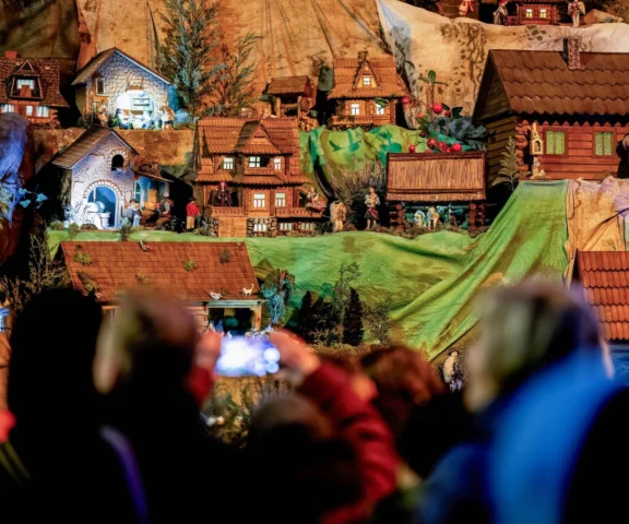 Żywa szopka u franciszkanów i ruchoma szopka u bernardynów