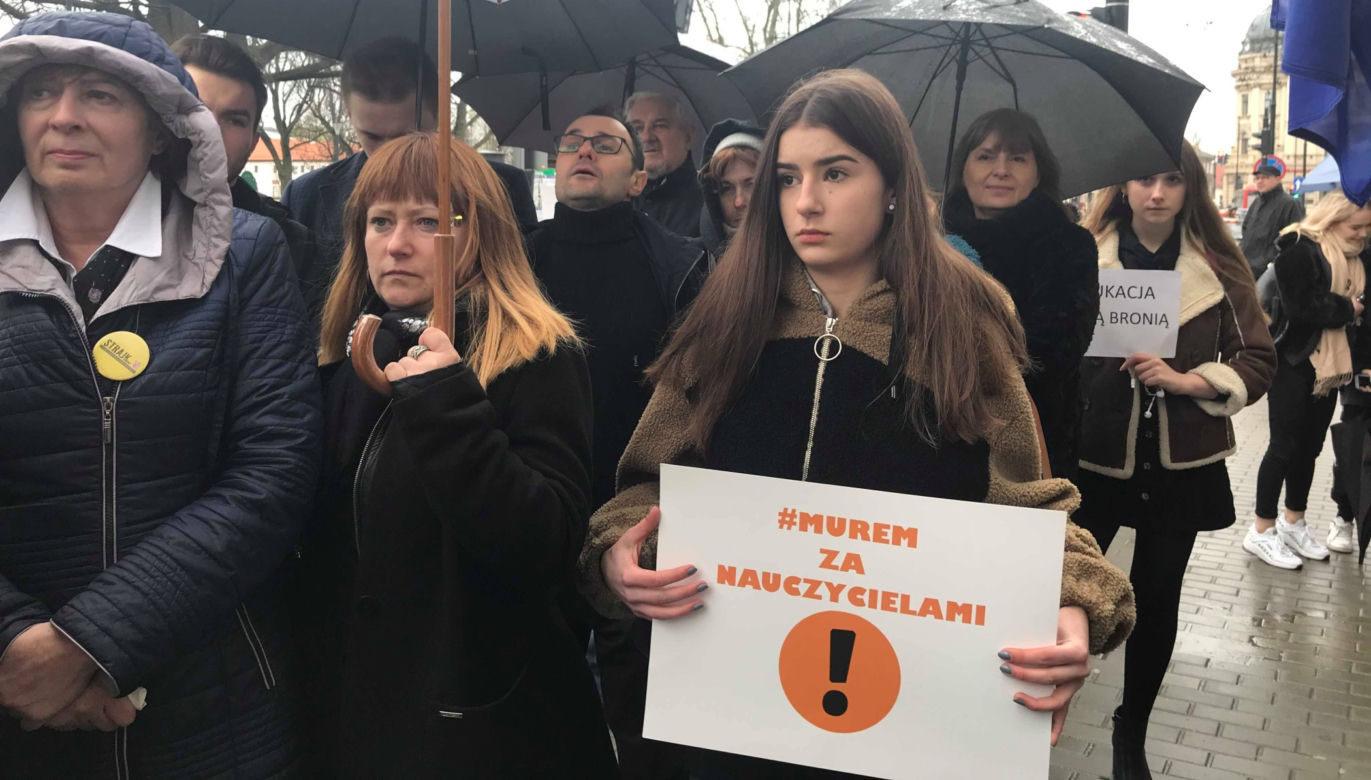 „Kuratorium do roboty”, „Zalewska, nie zdałaś”. Strajk uczniów w Lublinie