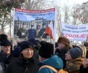 Protest mundurowych emerytów pod kancelarią premiera