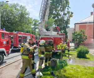 Płonie poddasze dwupiętrowej kamienicy w Radymnie. Ewakuowano 20 osób!