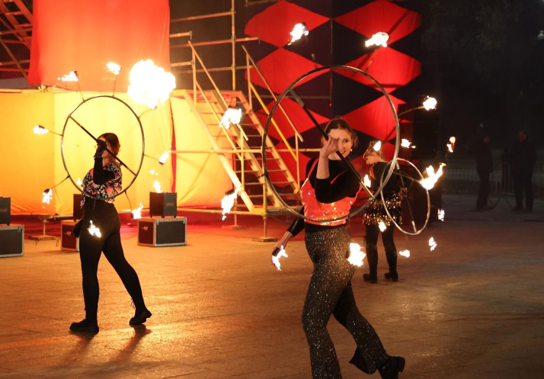 Fire show na pl. Teatralnym przy CSK w Lublinie. Było gorąco! 