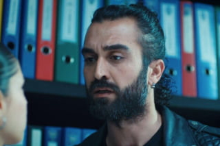 Dziedzictwo, odcinek 852: Nana zraniona nożem przez Truciznę! Yaman straci ukochaną?!