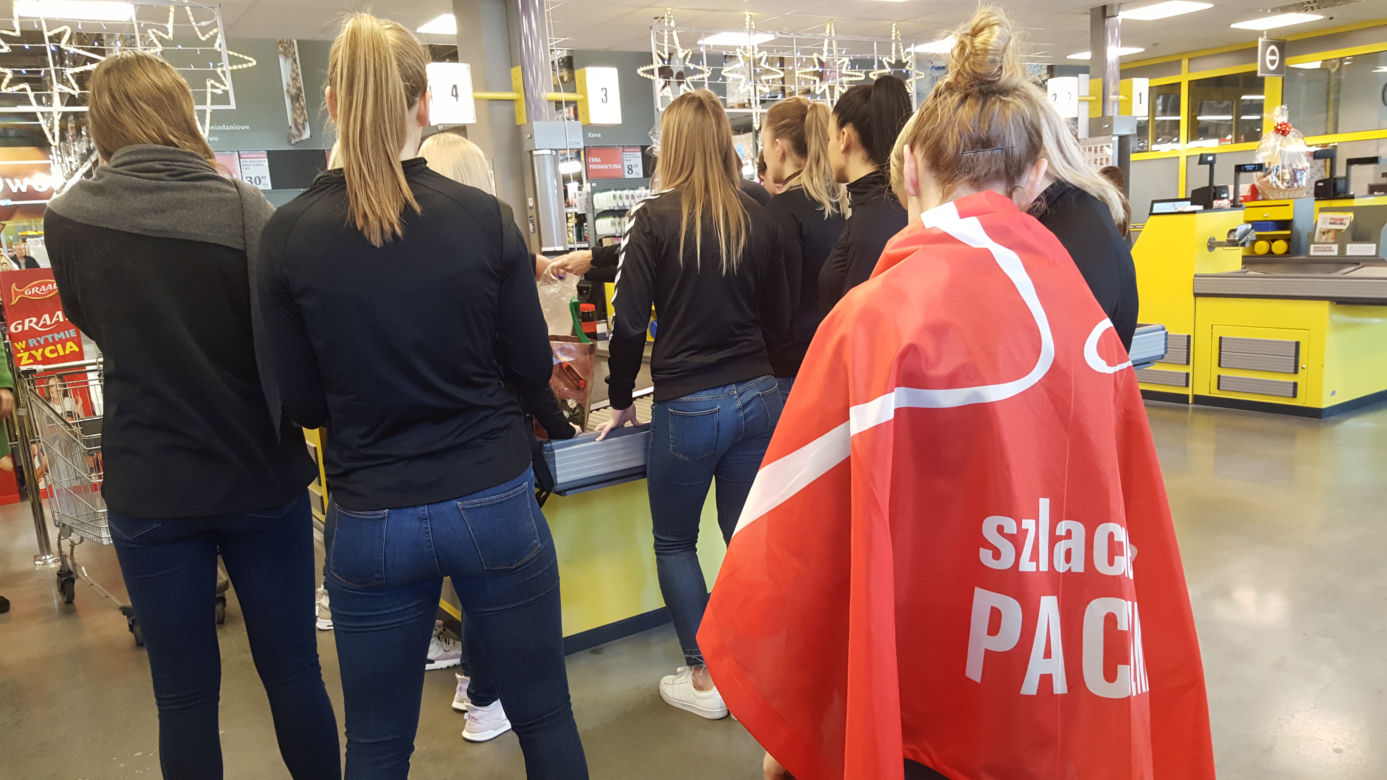 "Szlachetna Paczka to już tradycja naszej drużyny". Piłkarki ręczne kolejny raz włączyły się do akcji 