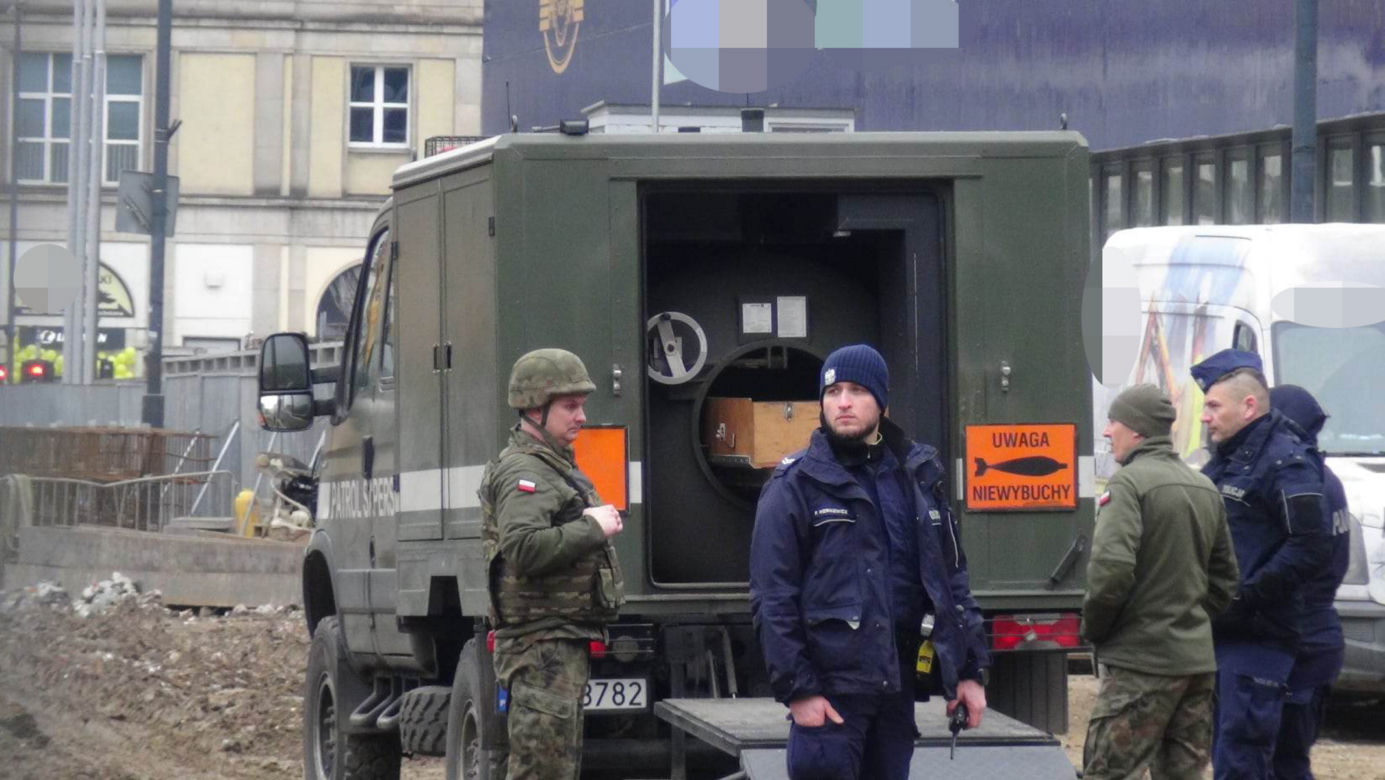 Pilna akcja na pl. Powstańców Warszawy! Niewybuch pod siedzibą telewizji!
