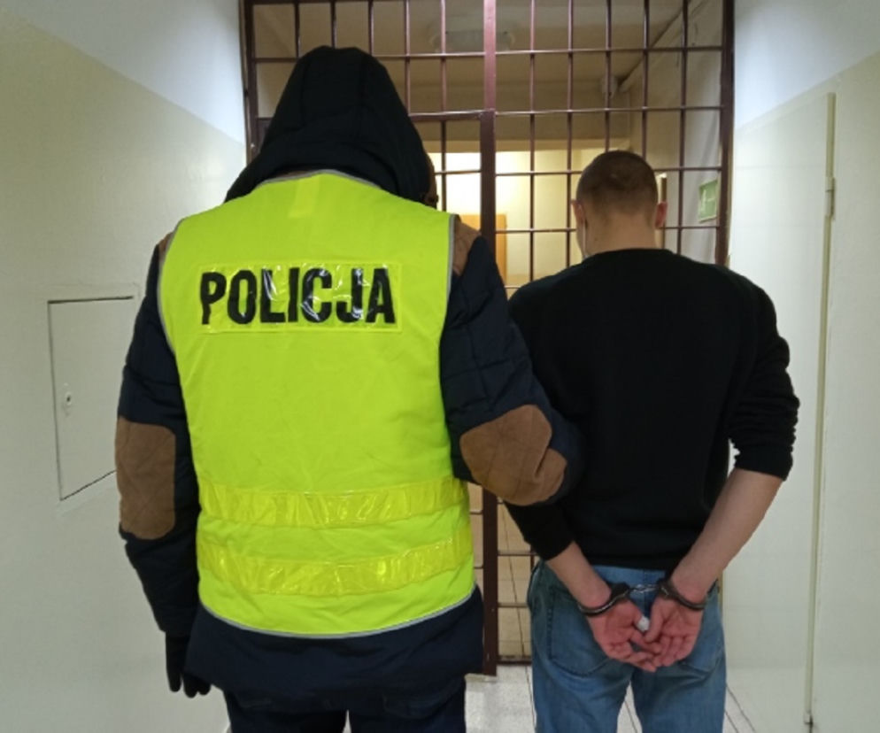 Brutalny napad na bezbronnego mężczyznę we Włocławku. Wiek sprawcy szokuje