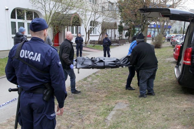 Przerażająca relacja sąsiadów, W mieszkaniu w Wołominie znaleziono ciała dwóch osób, ranny 19-latek w szpitalu