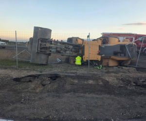 Pijany operator ładowarki skończył jazdę w rowie (24.04.2026)