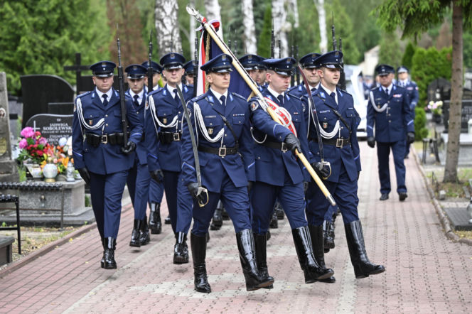 Tłumy pożegnały 23-letniego policjanta. Kacper zginął w tragicznym wypadku w Piasecznie