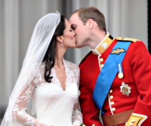 Ślub księcia Williama - pocałunek księcia i jego żony Kate