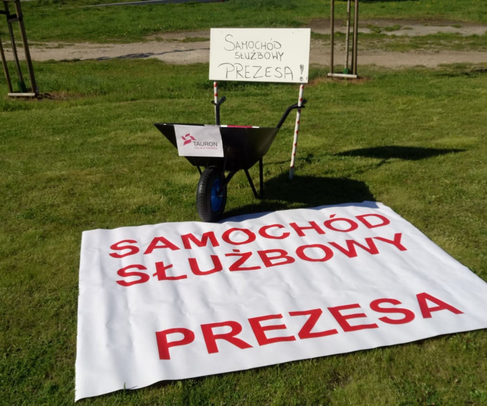 Kolejny protest przed siedzibą Tauronu w Katowicach. Zaostrza się spór pomiędzy związkowcami a całym sektorem energetycznym