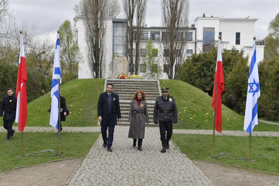 Mocne słowa przed pomnikiem Bohaterów Getta. Obchody 80. rocznicy powstania w getcie warszawskim