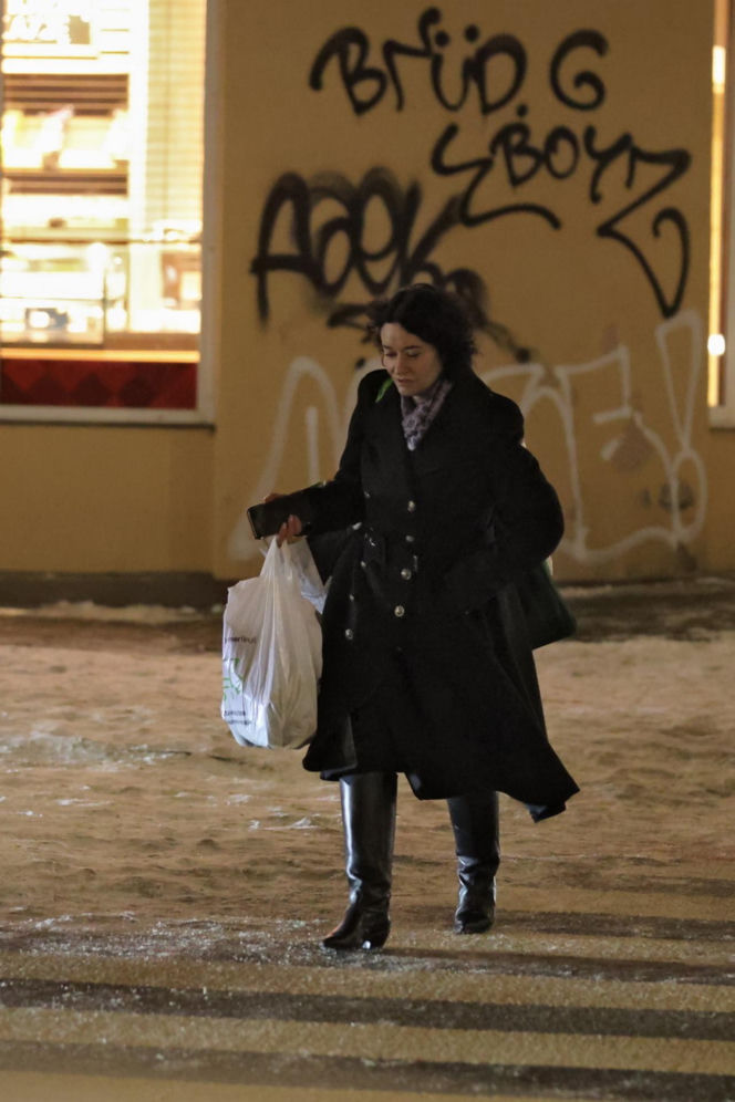 Anna Maria Żukowska buszuje w kwiatach