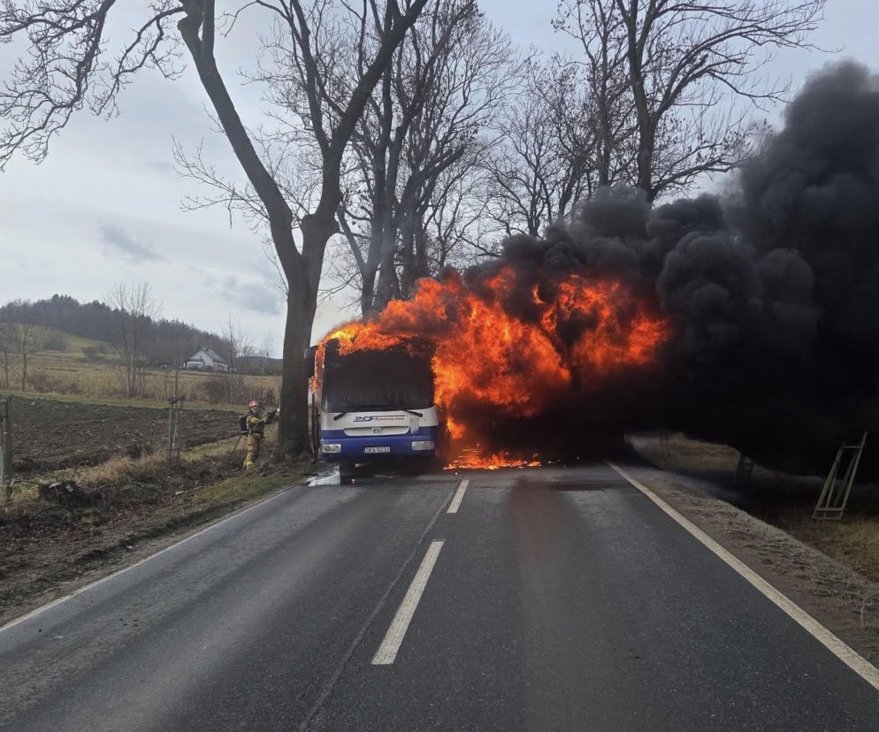 Dantejskie sceny na Dolnym Śląsku! Autobus stanął w ogniu
