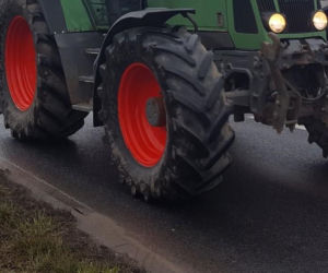 Niewinne tłumaczenie zakończone zarzutem. 34-latek „pożyczył” ciągnik