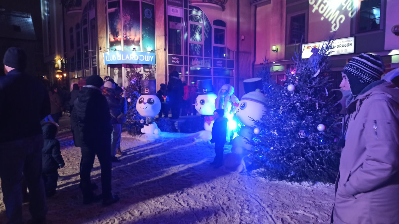 Tłumy mieszkańców na Starym Mieście w Olsztynie. Tak bawili się na wydarzeniu "Święta. Dobrze was widzieć"