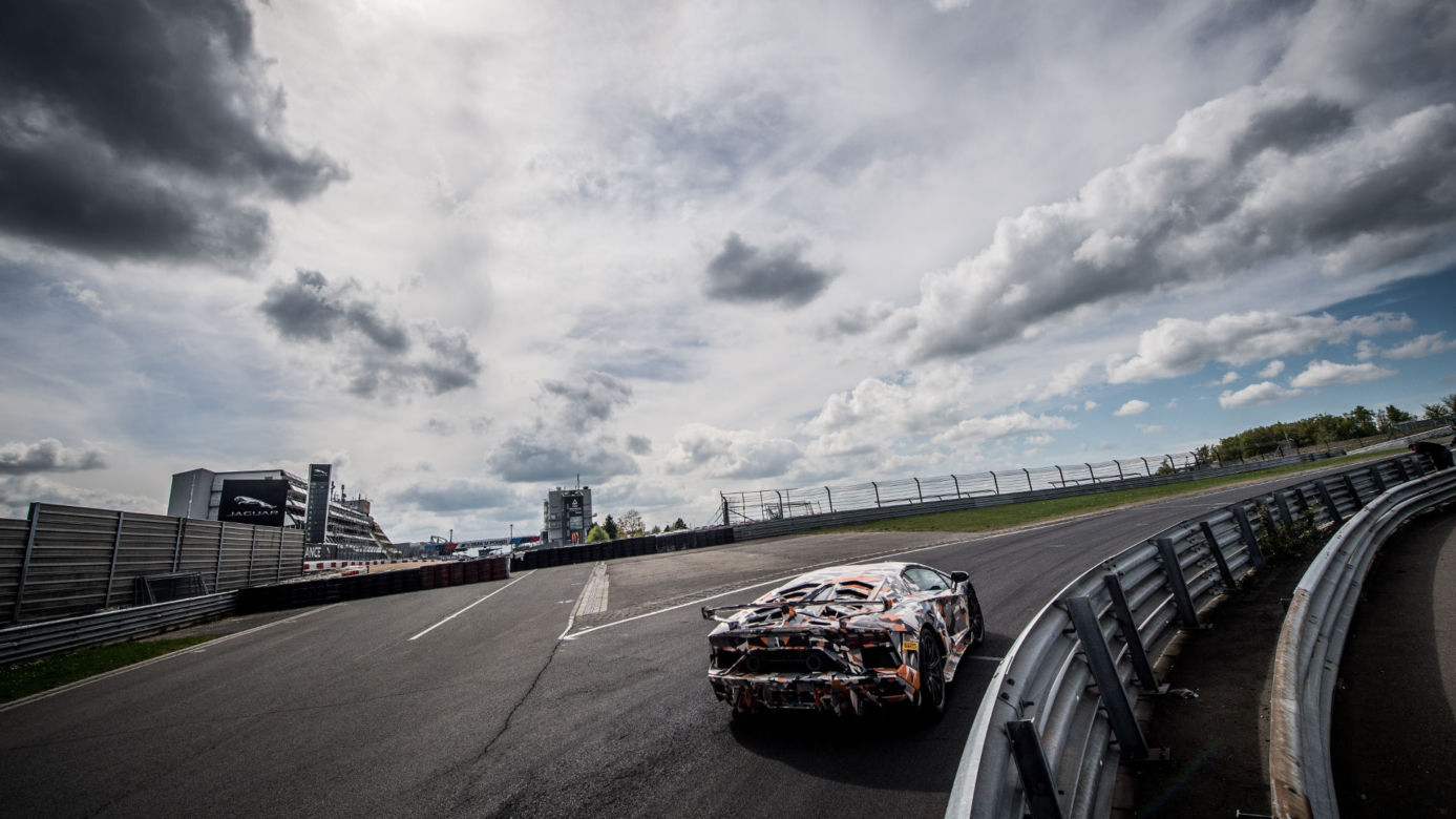 Lamborghini Aventador SVJ  z rekordem toru Nurburgring