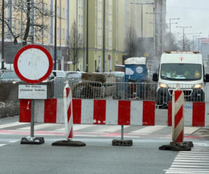 Pęknięta rura paraliżuje Wolę. Górczewska zamknięta na tydzień po awarii ciepłowniczej