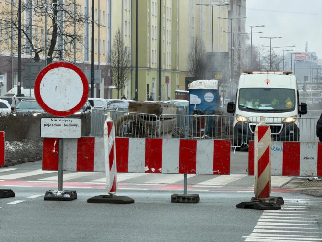 Pęknięta rura paraliżuje Wolę. Górczewska zamknięta na tydzień po awarii ciepłowniczej