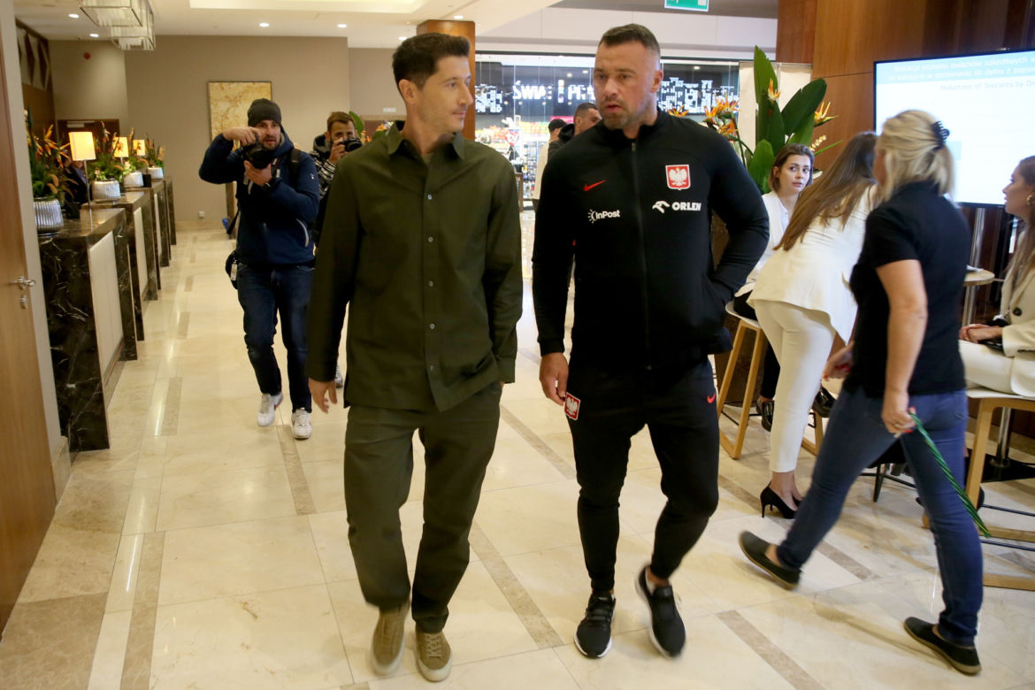 Reprezentacja Polski w piłce nożnej rozpoczyna zgrupowanie, piłkarze przylecieli do Polski.