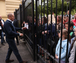 Donald Tusk zaprosił dzieci do ogrodów Kancelarii Premiera