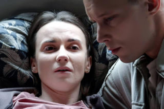 Pierwsza miłość, odcinek 4266. Melka (Ewa Jakubowicz), Piotrek (Michał Mikołajczak)