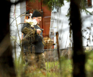 Bronisław Komorowski w ogrodzie
