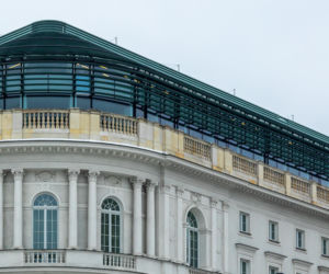 Hotel Europejski działa obecnie pod nazwą Raffles Europejski Warsaw