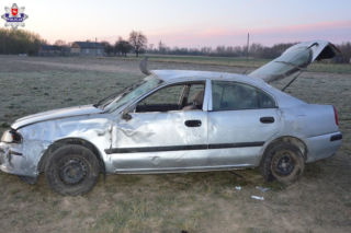 Mitsubishi dachowało przy wschodzie słońca. Przyczyną wypadku były promile