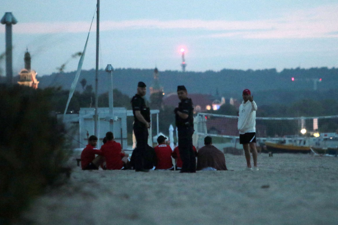 Reprezentanci Polski poszli po porażce na plażę