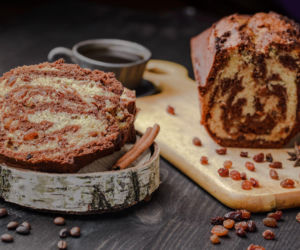 Puszysta, delikatna i długo świeża. Ta babka na oleju siostry Anastazji to pewniak do kawy i na święta