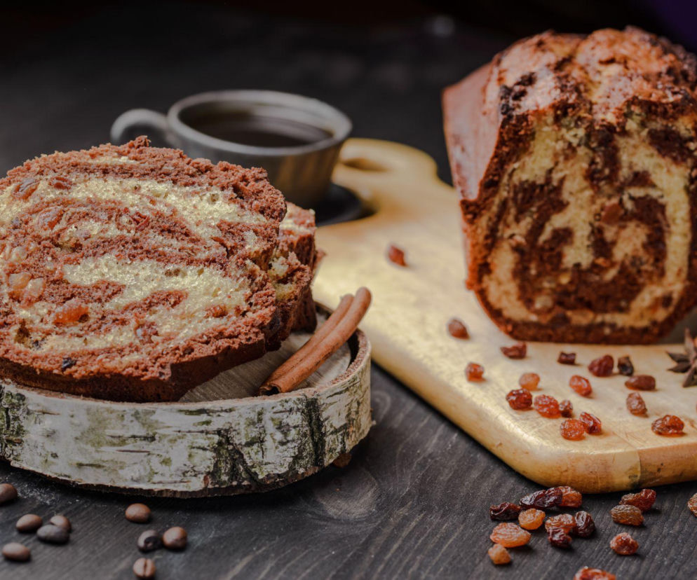 Puszysta, delikatna i długo świeża. Ta babka na oleju siostry Anastazji to pewniak do kawy i na święta