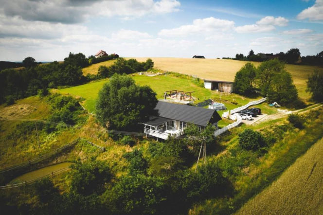 Remont drewnianej chaty w Bełdnie