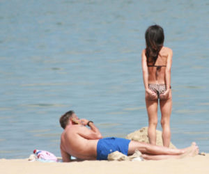 Marta Kaczyńska z mężem na plaży