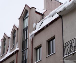 W Rzeszowie trwa walka z zimą. Ważny apel do właścicieli budynków