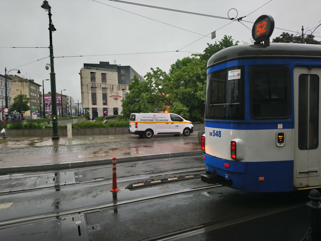 Kraków całkowicie sparaliżowany przez ulewy 23.05.2019: zalane drogi, brak prądu, nie kursują tramwaje