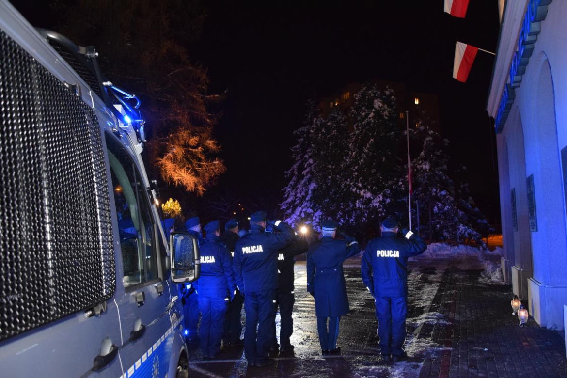 Poruszający gest policjantów i strażaków z Podkarpacia. Zrobili to dla zmarłych kolegów, słowa stają w gardle