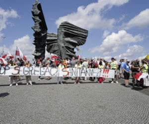 Protest antyszczepionkowców w Katowicach