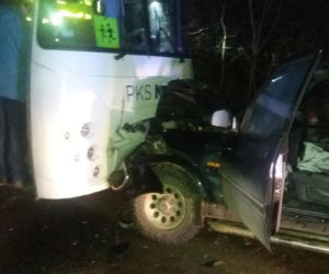 Czarna Białostocka. Autobus z dziećmi zderzył się z osobówką