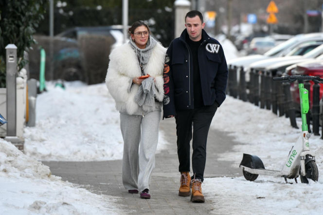 Klaudia Halejcio, mąż jej otworzył auto za całusa