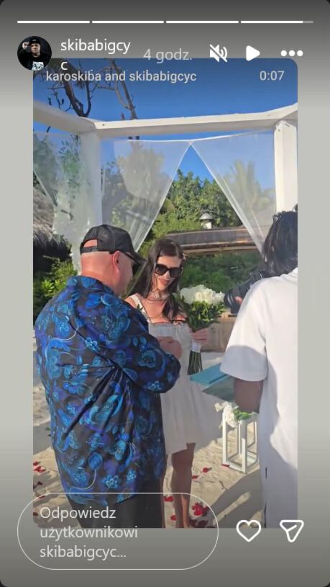 Skiba powiedział TAK na Malediwach! Ślub na plaży i noc poślubna jak z bajki