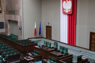 Miliony złotych za loty posłów. Rekordzista latał nawet co trzy dni! 